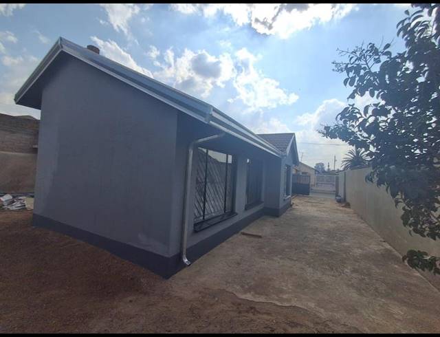 3 BEDROOM HOUSE FOR SALE IN PROTEA GLEN